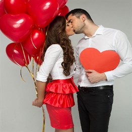 KBK Market Sevgiliye Özel Aşk Paketi-Romantik Ortam Oluşturma Paketi- 1000 Kuru Gül Yaprağı, 100 Kalpli Mum, 20 Kalpli Uçan Balon ve 2 Adet Folyo Balon