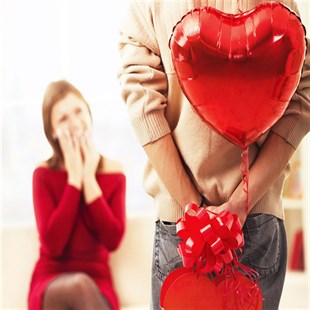 Aşk Paketi 1050 Adet Kuru Gül 360 Adet Aşk Sözleri 50 Adet Kalpli Mum- 10 Adet Balon- Sevgiliye Süpriz Romantik Ortam Paketi 